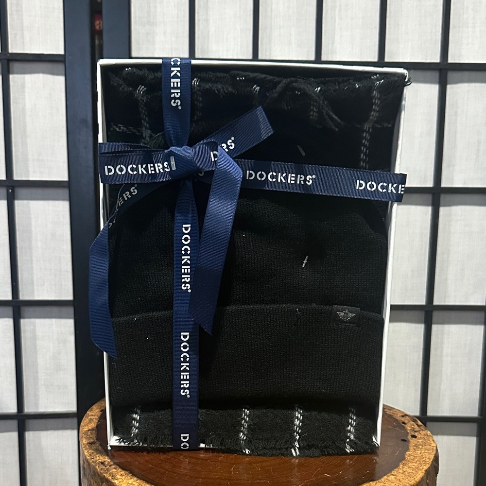 Dockers NEW Black Scarf and Winter Hat Set GIFT Warm and Cozy